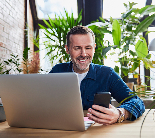 Buisness man with laptop
